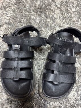 Women's Black Strappy Casual Sandals with Adjustable Ankle Strap